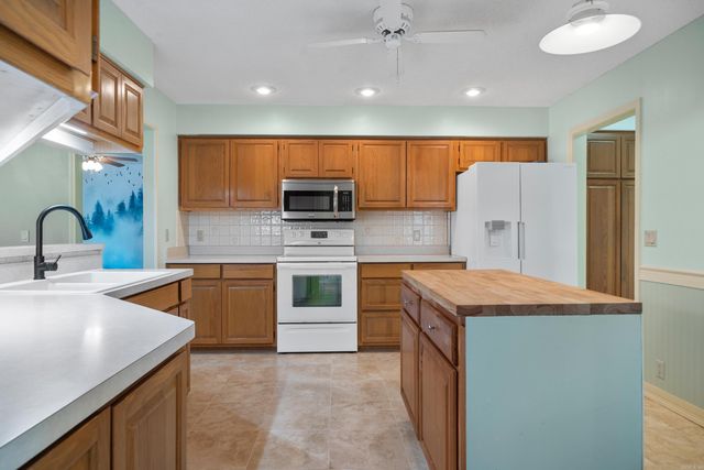 50 San Pablo Way, Hot Springs Village, AR 71909