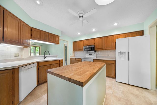 50 San Pablo Way, Hot Springs Village, AR 71909