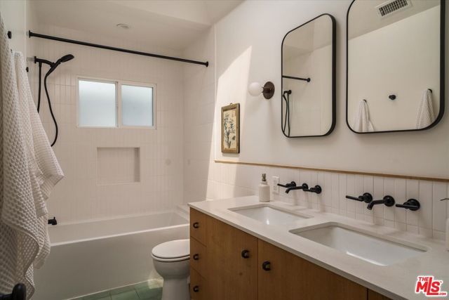 8460 Kirkwood Drive, Los Angeles, CA 90046