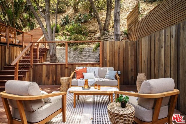 8460 Kirkwood Drive, Los Angeles, CA 90046