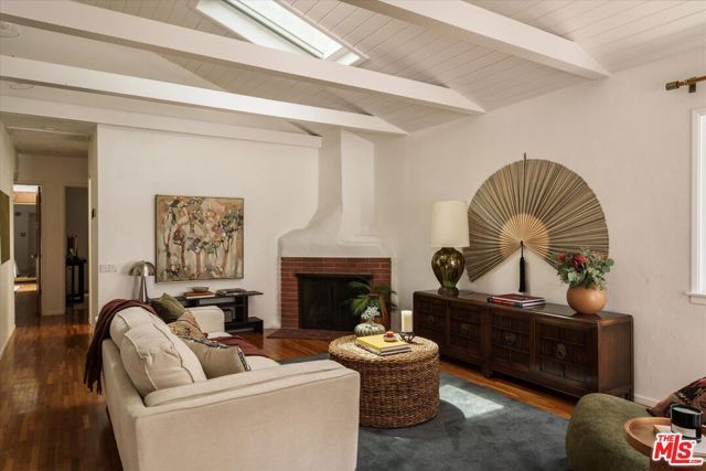 8460 Kirkwood Drive, Los Angeles, CA 90046