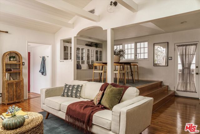 8460 Kirkwood Drive, Los Angeles, CA 90046