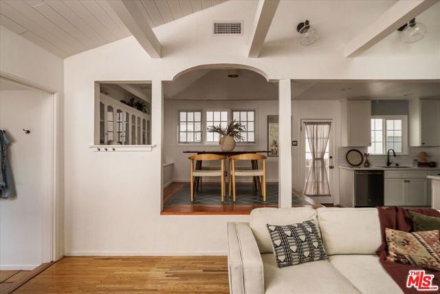 8460 Kirkwood Drive, Los Angeles, CA 90046