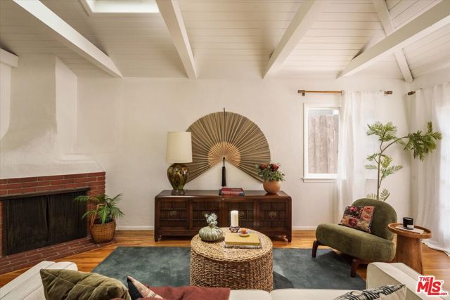 8460 Kirkwood Drive, Los Angeles, CA 90046
