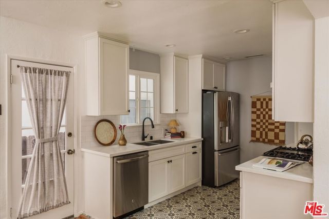 8460 Kirkwood Drive, Los Angeles, CA 90046