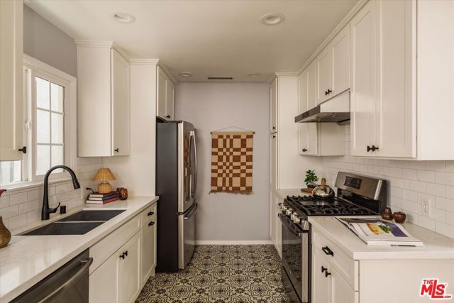 8460 Kirkwood Drive, Los Angeles, CA 90046