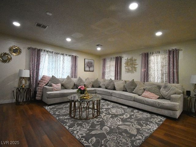 4311 Faberge Avenue, Las Vegas, NV 89115