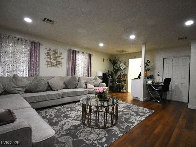 4311 Faberge Avenue, Las Vegas, NV 89115