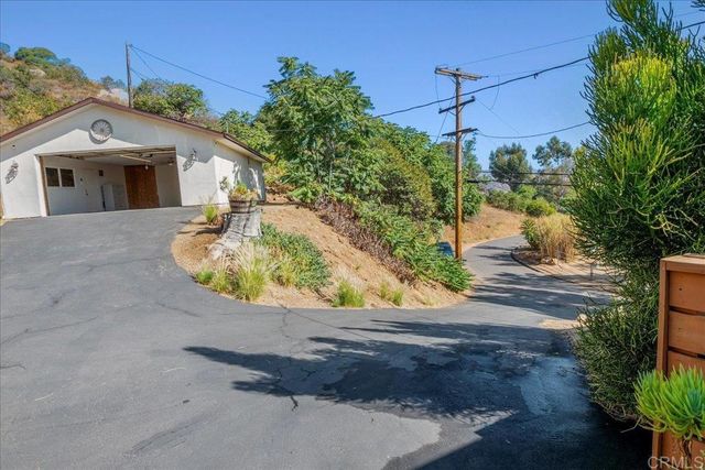 11694 Hi Ridge Road, Lakeside, CA 92040