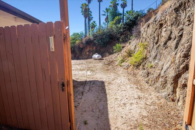 11694 Hi Ridge Road, Lakeside, CA 92040