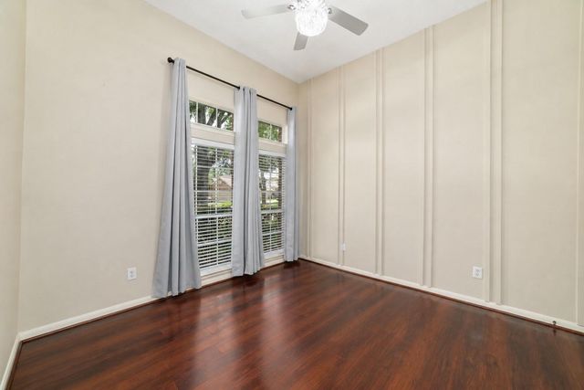 102 Barrington Pointe Court, League City, TX 77573