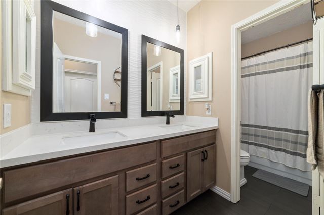 102 Barrington Pointe Court, League City, TX 77573