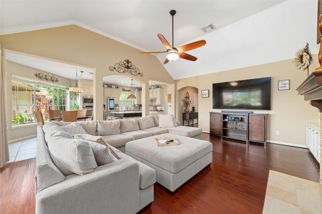 102 Barrington Pointe Court, League City, TX 77573