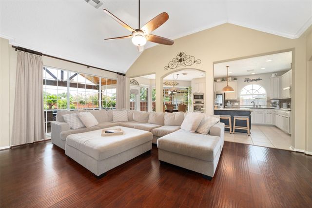 102 Barrington Pointe Court, League City, TX 77573