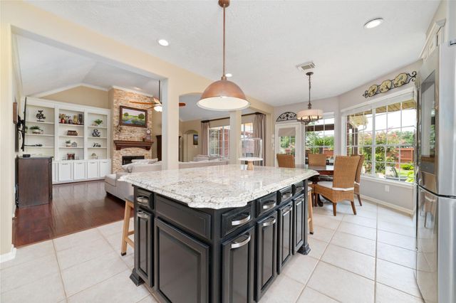 102 Barrington Pointe Court, League City, TX 77573