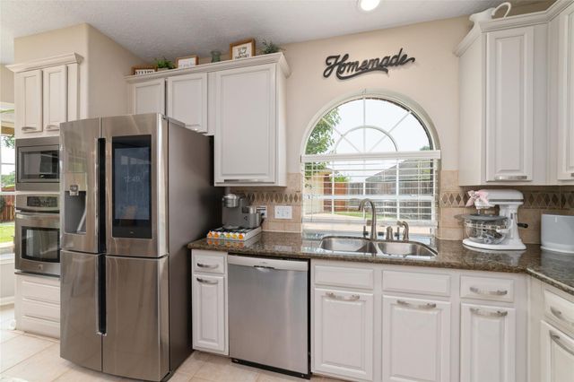 102 Barrington Pointe Court, League City, TX 77573