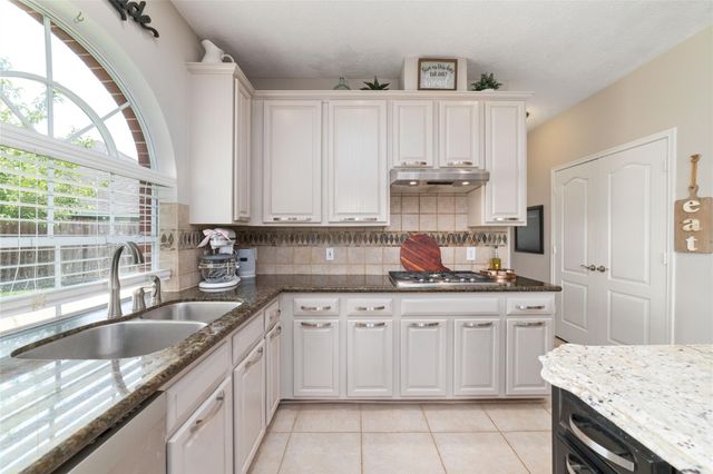 102 Barrington Pointe Court, League City, TX 77573