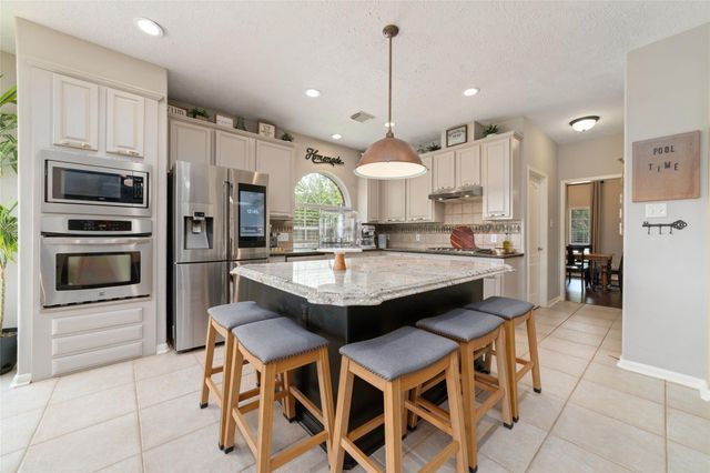 102 Barrington Pointe Court, League City, TX 77573
