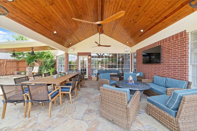102 Barrington Pointe Court, League City, TX 77573