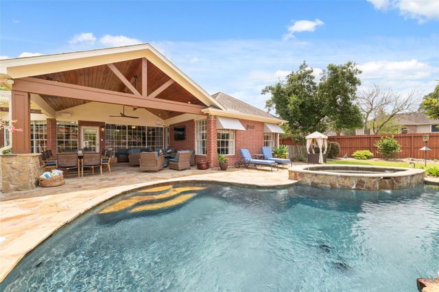 102 Barrington Pointe Court, League City, TX 77573