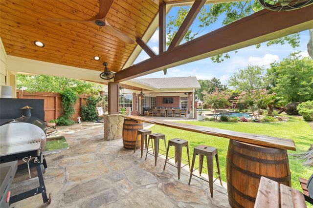 102 Barrington Pointe Court, League City, TX 77573