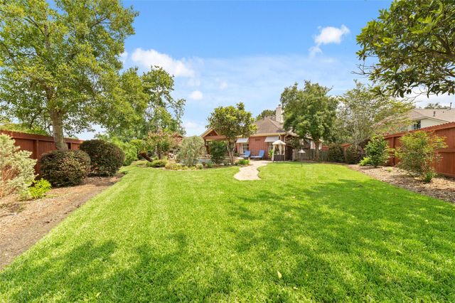 102 Barrington Pointe Court, League City, TX 77573