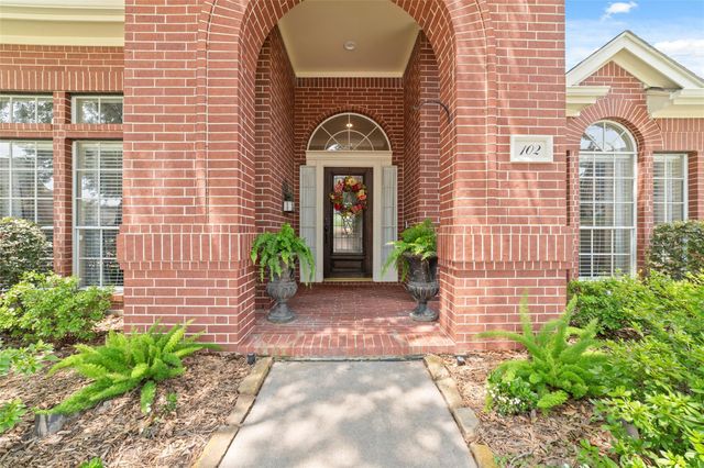 102 Barrington Pointe Court, League City, TX 77573
