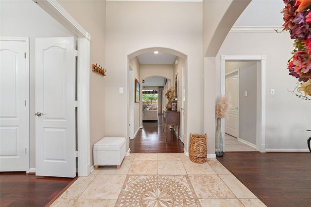 102 Barrington Pointe Court, League City, TX 77573