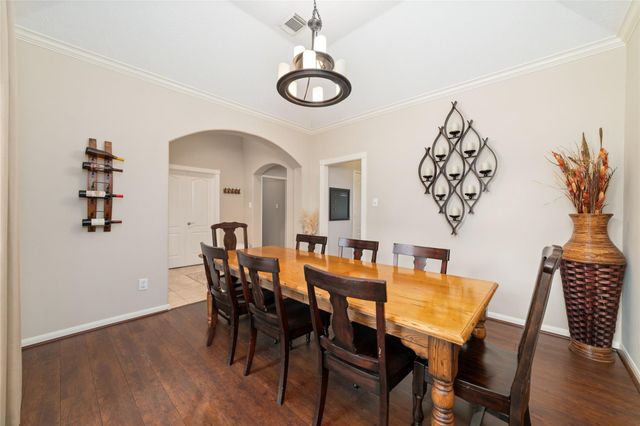 102 Barrington Pointe Court, League City, TX 77573