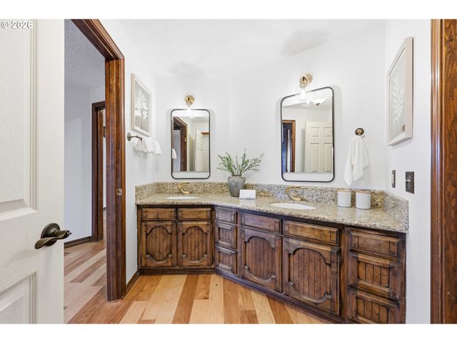 2846 Nw ARIEL Ter, Portland, OR 97210