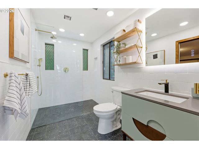 2846 Nw ARIEL Ter, Portland, OR 97210