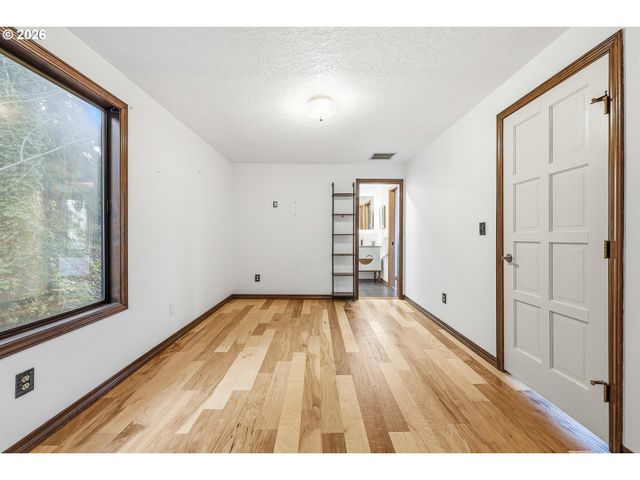 2846 Nw ARIEL Ter, Portland, OR 97210