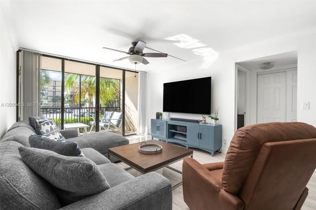 16 Royal Palm Way 205, Boca Raton, FL 33432