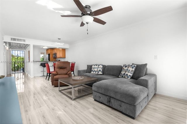 16 Royal Palm Way 205, Boca Raton, FL 33432