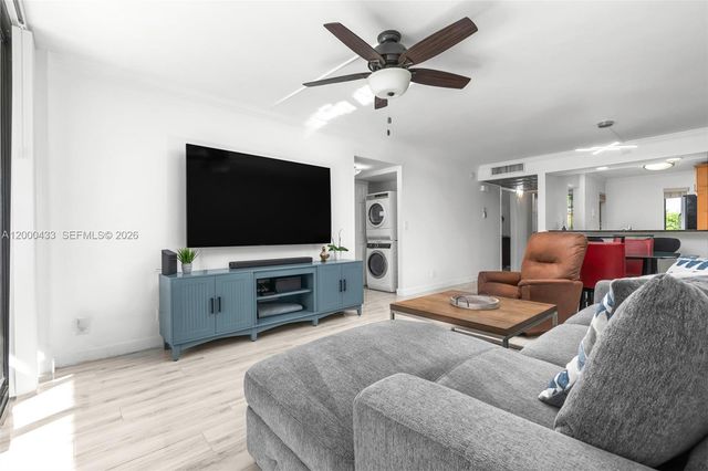 16 Royal Palm Way 205, Boca Raton, FL 33432