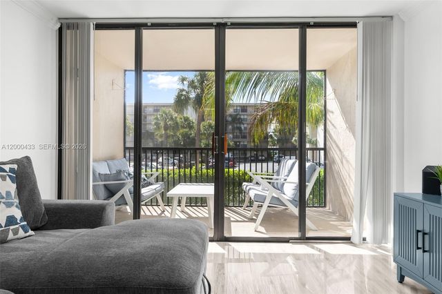 16 Royal Palm Way 205, Boca Raton, FL 33432