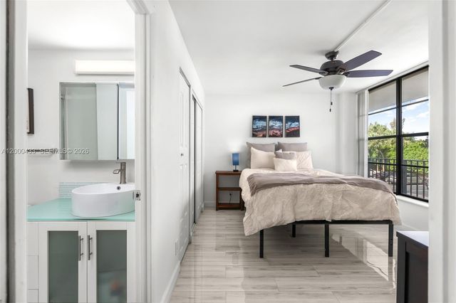 16 Royal Palm Way 205, Boca Raton, FL 33432