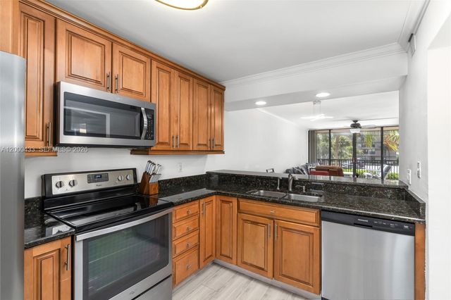 16 Royal Palm Way 205, Boca Raton, FL 33432