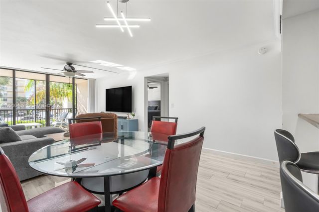 16 Royal Palm Way 205, Boca Raton, FL 33432