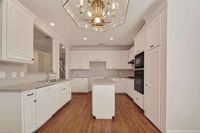 5779 Doliver Drive, Houston, TX 77057