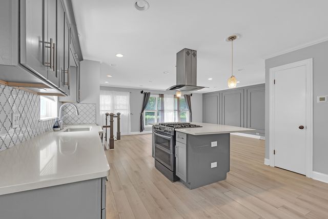 534 Lawler Avenue, Wilmette, IL 60091