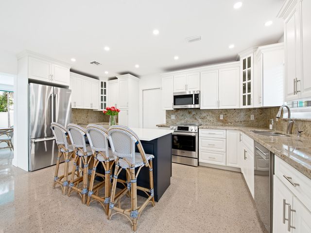 2141 NE 24th Street, Lighthouse Point, FL 33064