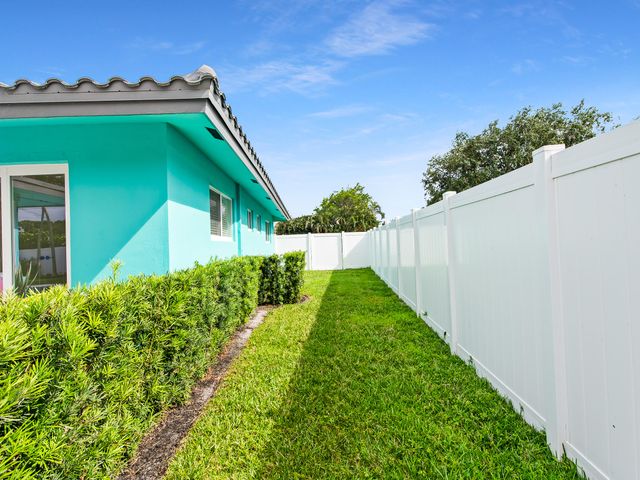 2141 NE 24th Street, Lighthouse Point, FL 33064