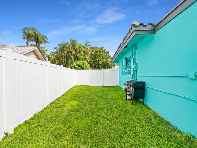 2141 NE 24th Street, Lighthouse Point, FL 33064