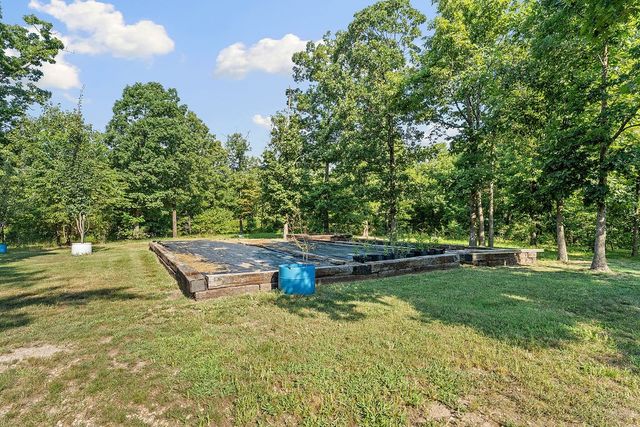 7221 E State Highway 90, Pineville, MO 64856