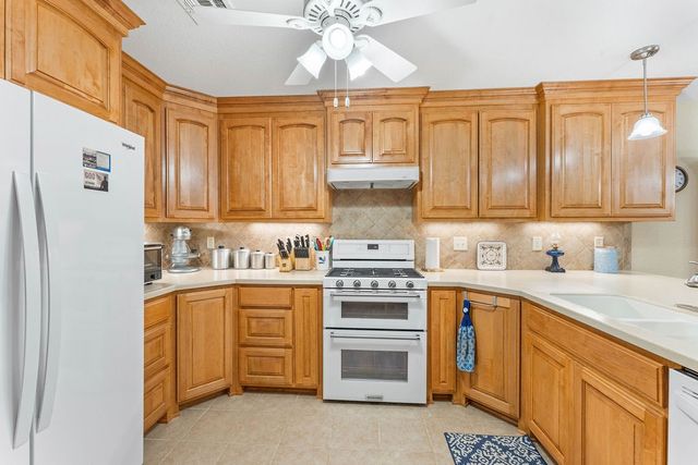 7221 E State Highway 90, Pineville, MO 64856