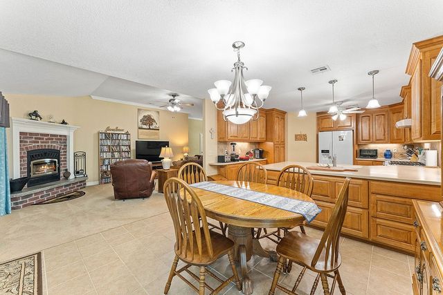 7221 E State Highway 90, Pineville, MO 64856