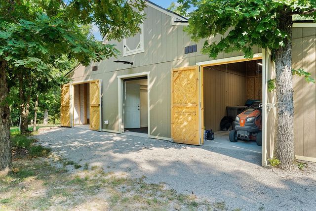 7221 E State Highway 90, Pineville, MO 64856