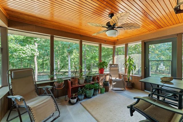 7221 E State Highway 90, Pineville, MO 64856