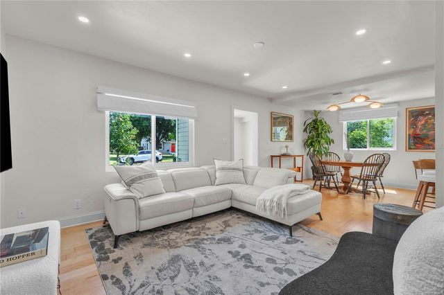 735 40TH AVENUE N, St Petersburg, FL 33703